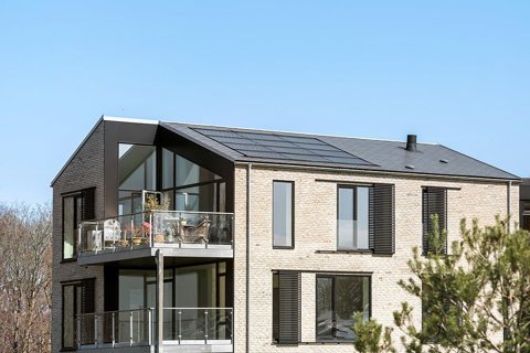Penthouselejlighed i Henrikshøj med terrasse og udsigt